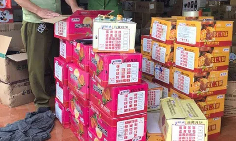 Thu giữ 8.000 sản phẩm bánh kẹo nhập lậu tại Hà Nội